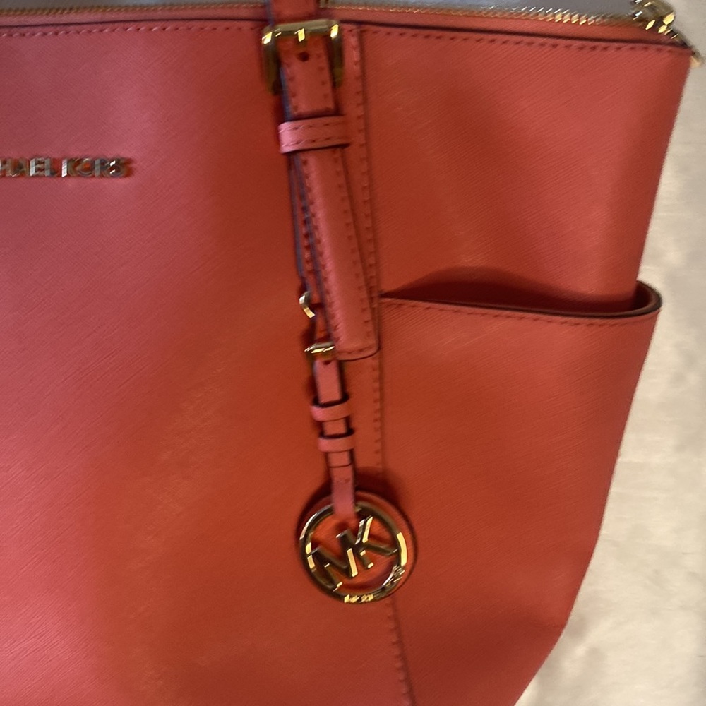 MICHAEL Michael Kors Pink Tote Bag Elegant and Versatile - Picture 3 of 10